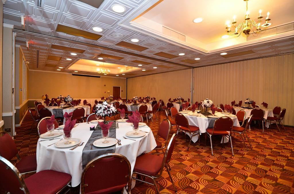 Red Lion Hotel Фармінґтон Ресторан фото